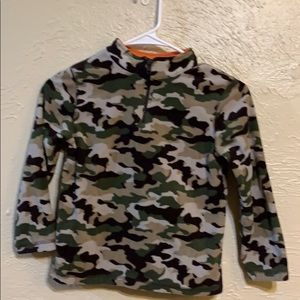 100 percent polyester long sleeve pullover